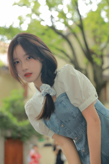 美女挠痒痒