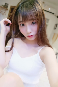 长腿校花揉白腿喷一地水